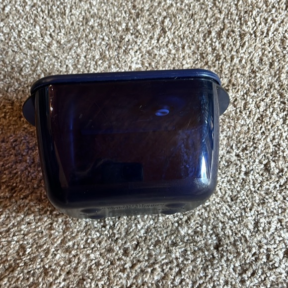 Tupperware Vent and Serve  6 1/4 cup container - Picture 3 of 9